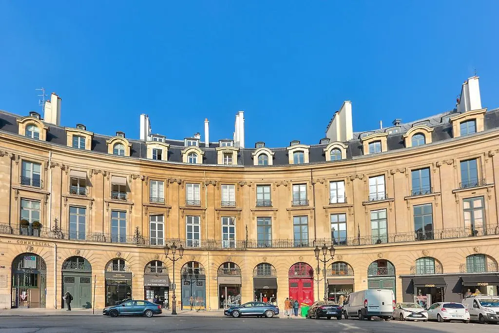 Luxury On The Place Des Victoires *