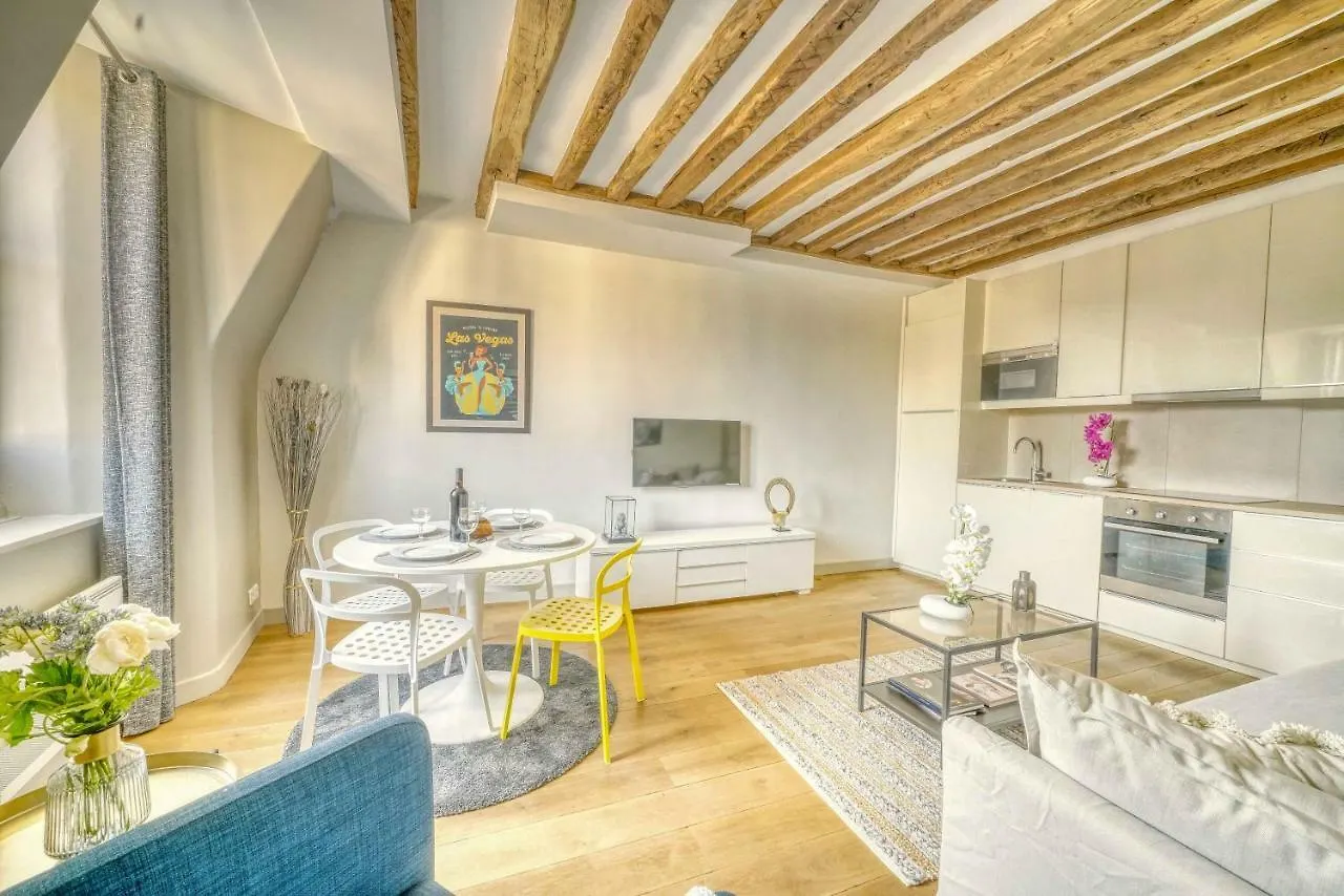 Luxury On The Place Des Victoires Apartment