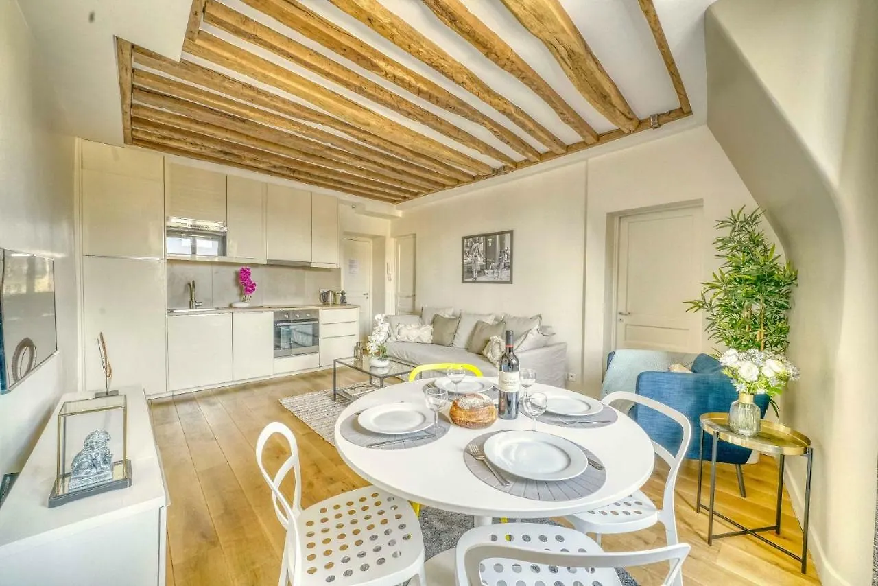 Luxury On The Place Des Victoires Apartment